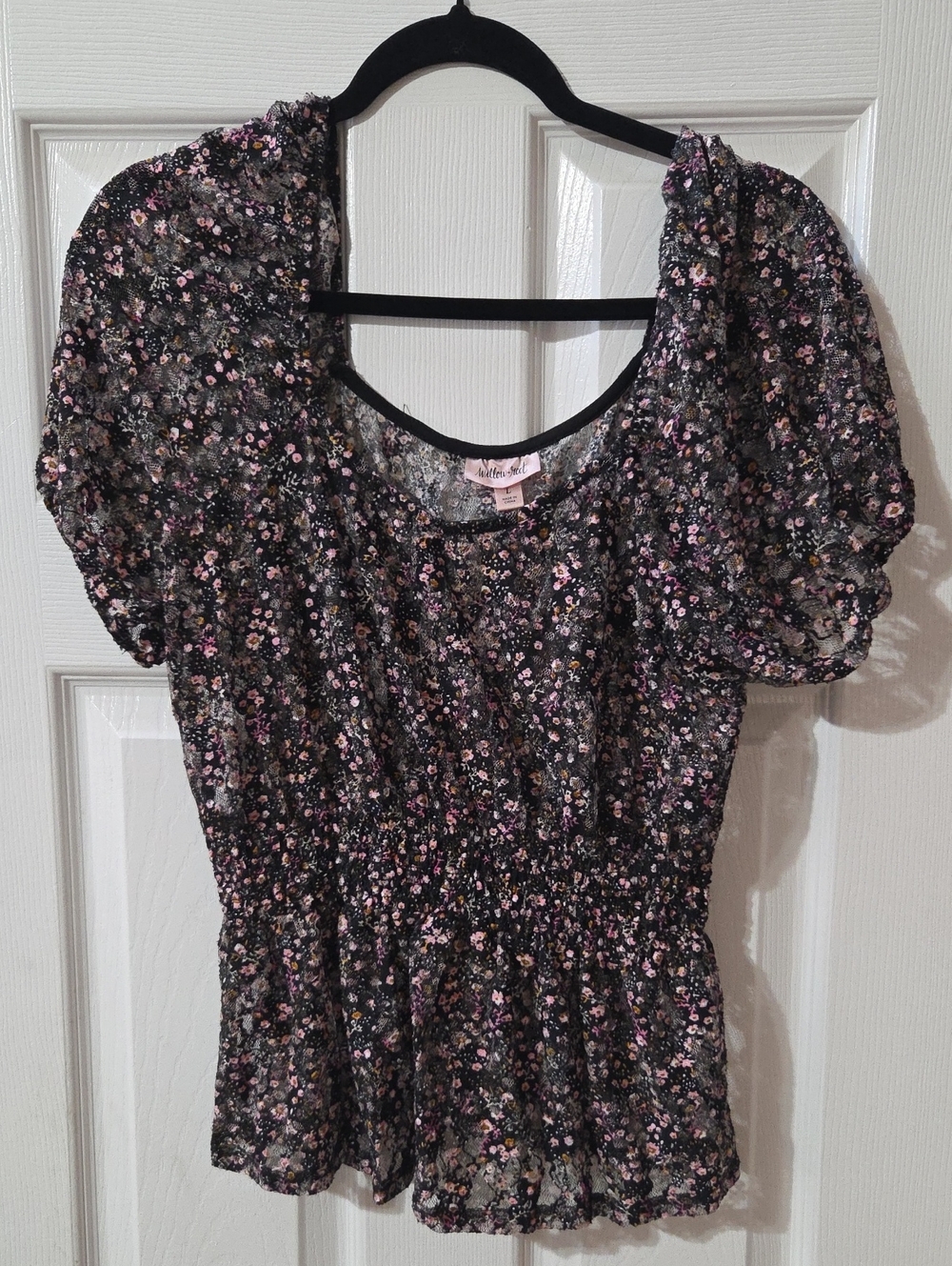 Floral Puff-Sleeve Smocked Waist Blouse in Black and Pink
